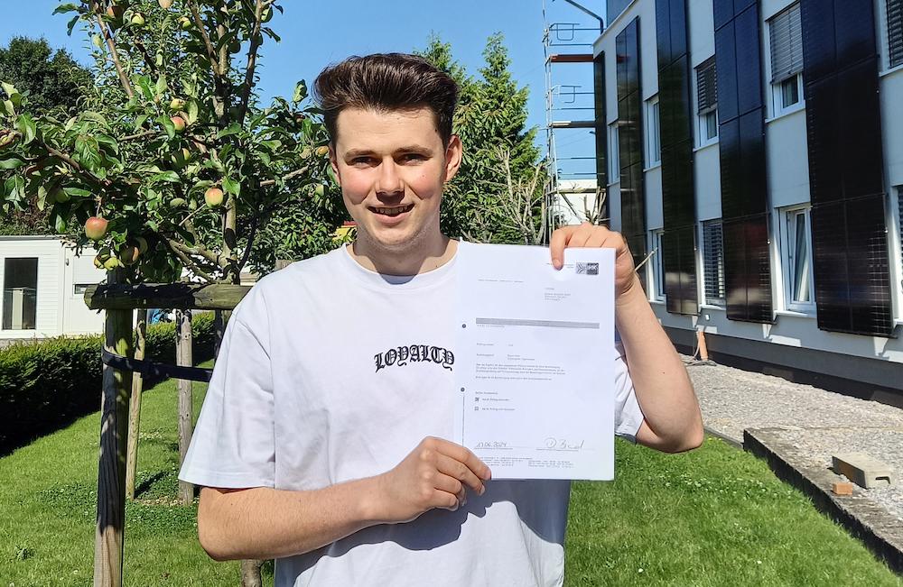 Unser Azubi hat seine Prüfung bestanden! | Sommer Baustatik GmbH