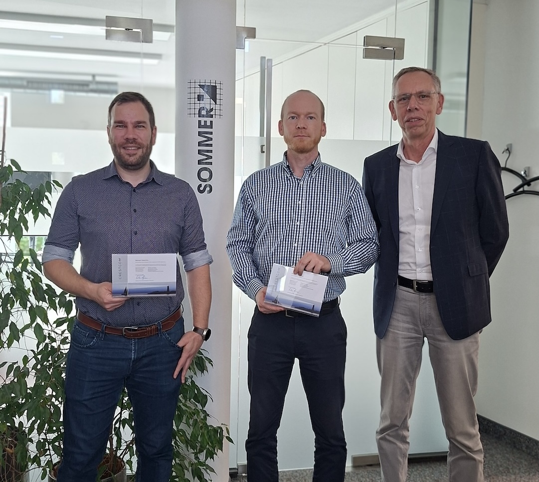Zertifikatübergabe zweier Mitarbeiter zum Abschluss des „Crestcom Business Leadership Trainingsprogramm“  | Sommer Baustatik GmbH